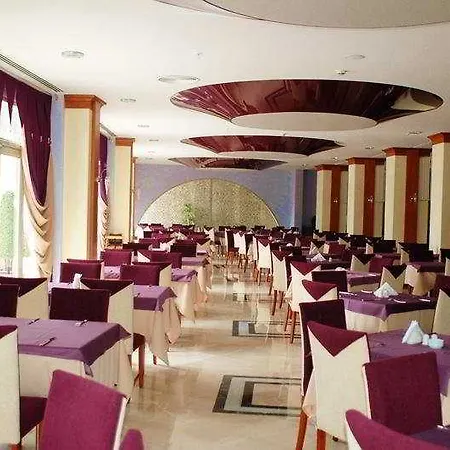 Deluxe Pinetapark 4*