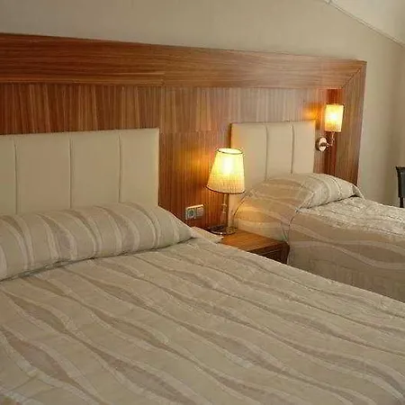 Deluxe Pinetapark 4*